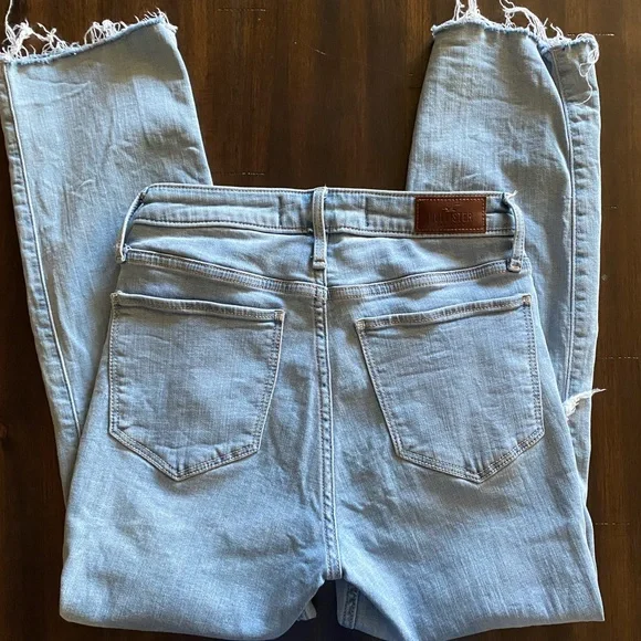 Hollister curvy high rise crop slim straight jeans - Picture 5 of 7